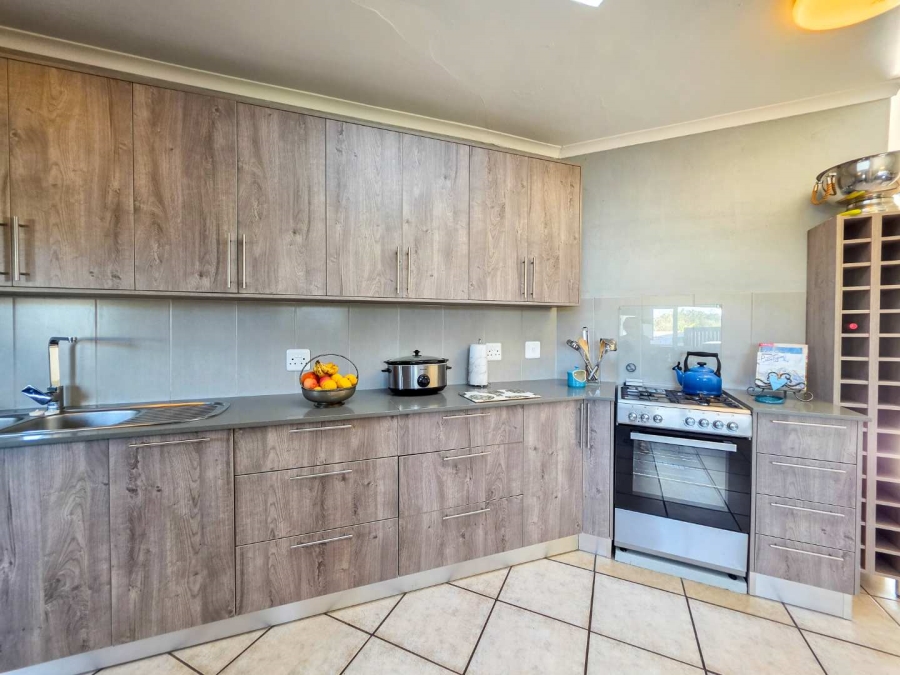 4 Bedroom Property for Sale in Stilbaai Wes Western Cape